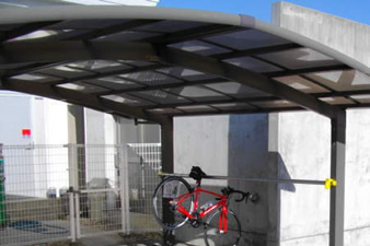 和の湯 駐輪場に袋井市第１号のバイクラックを設置しました。